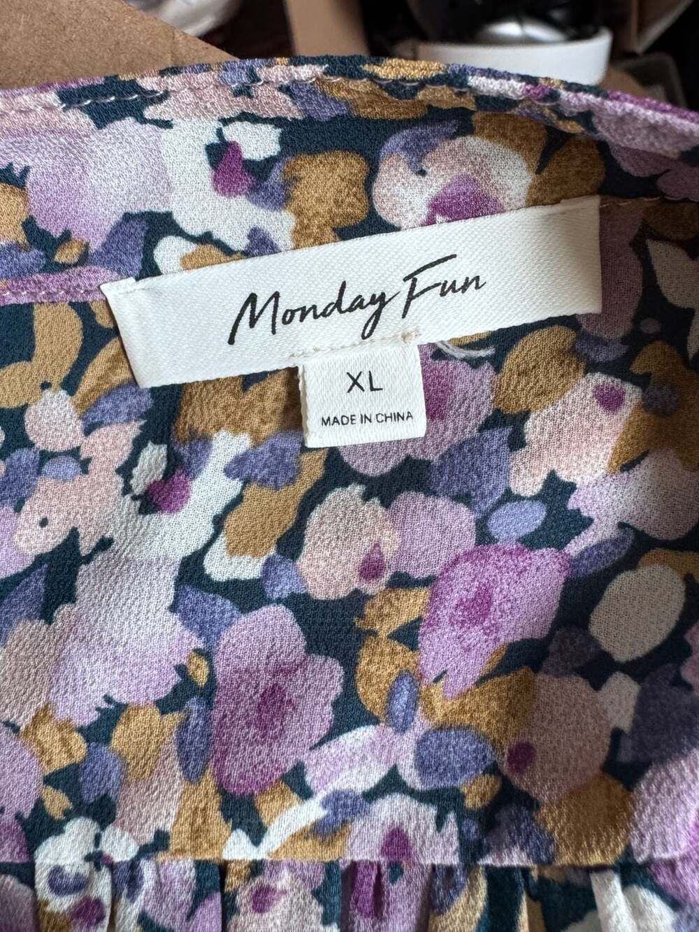 Monday Fun Purple Floral Print V-Neck Short Sleeve Blouse XL - Picture 3 of 3